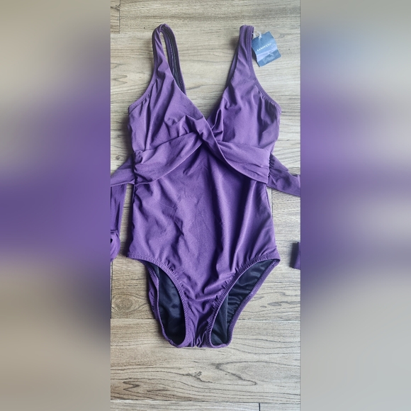 NWT Beautiful Lands End Swimsuit Tummy Control Size 2, NWT👙 - Picture 9 of 10